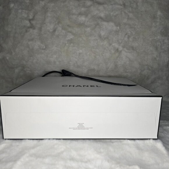 CHANEL Gift Bag L10"xH7.90"xW3" - Picture 3 of 4